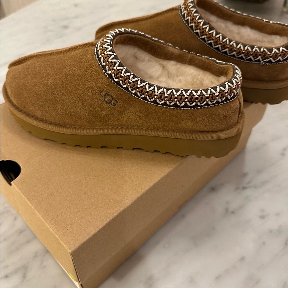 UGG Women’s Tasman Slippers Chestnut Size 7 NWT Brand New in box